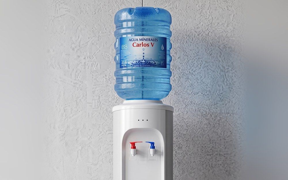 Garrafas de agua para empresas en Madrid: fuente de frío y calor con garrafa de agua mineral Carlos V